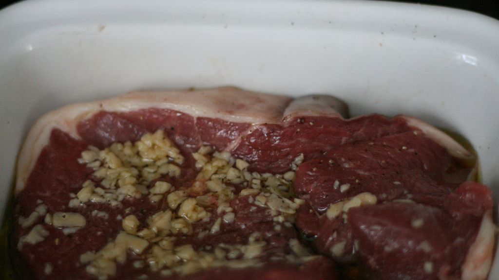 Surowy udziec z jagnięciny australijskiej (samo mięso)