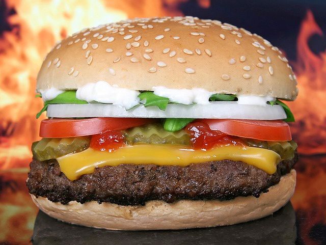 Odbierz 2 darmowe cheeseburger w ostrowieckim Mc Donald’s