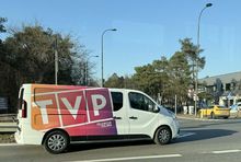 Samochód ekipy TVP