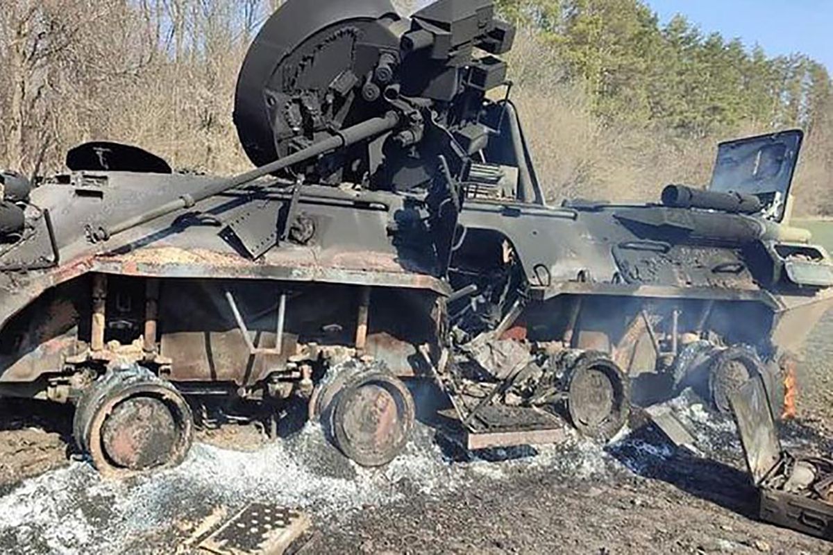 Rosyjski pojazd bojowy zniszczony podczas wojny na Ukrainie