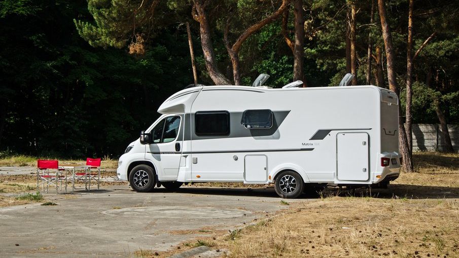 W poszukiwaniu odpowiedniego miejsca na dziko, warto skorzystać z porad doświadczonych kamperowców