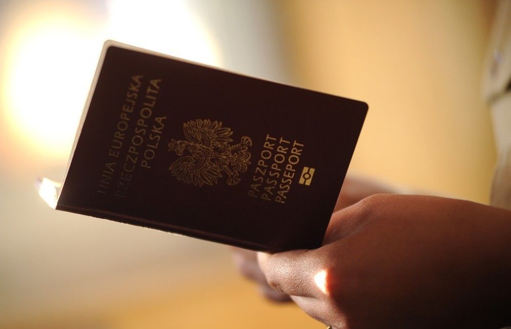 Blisko milion paszportów wydanych w pierwszym półroczu. Chętnych więcej niż przed rokiem