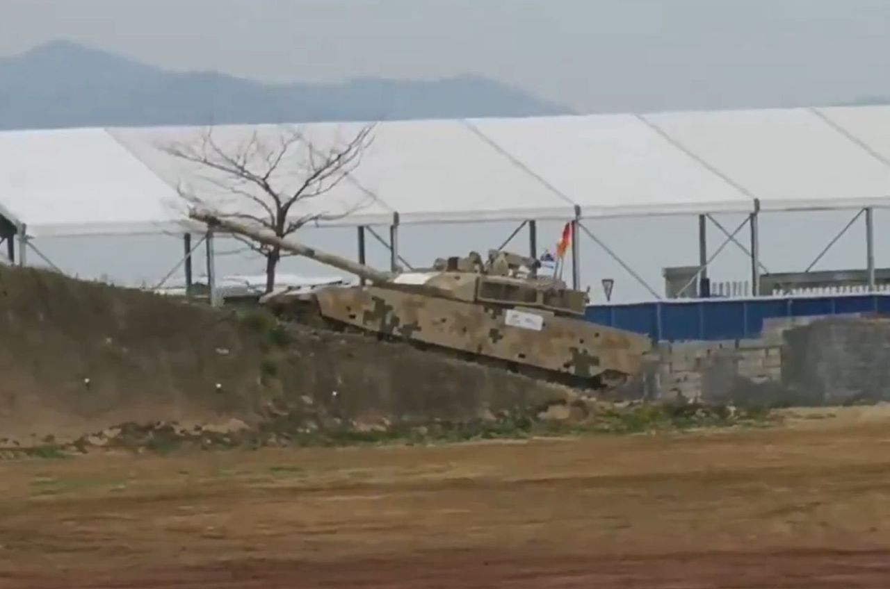 China's VT4 tank sputters at Zhuhai air show, sparking doubts