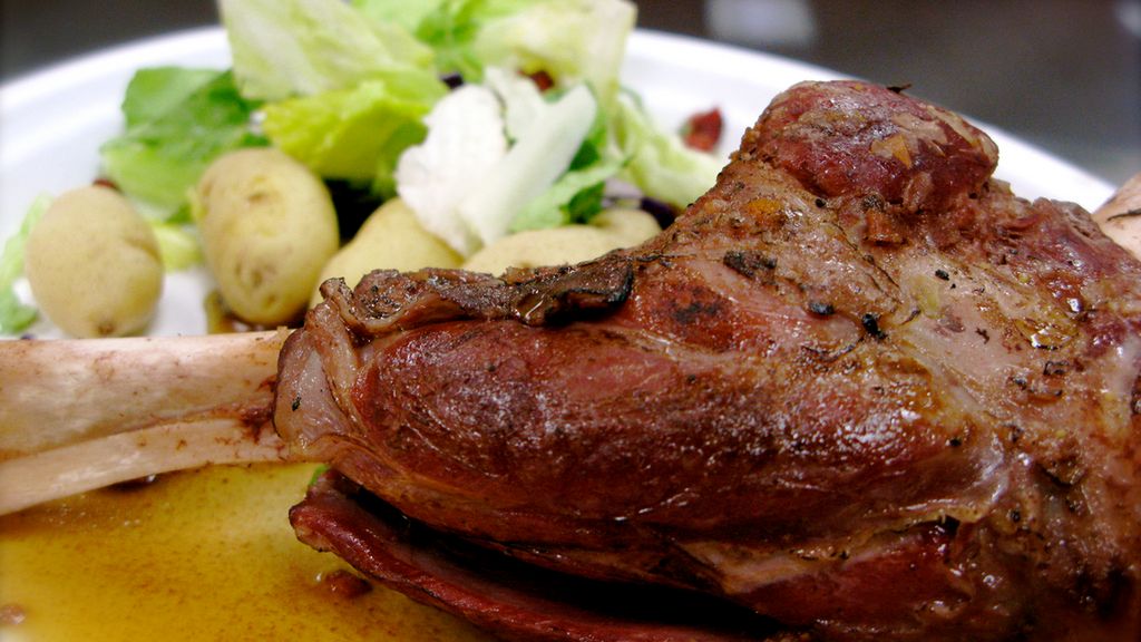 Pieczona goleń z jagnięciny australijskiej (mięso i tłuszcz)