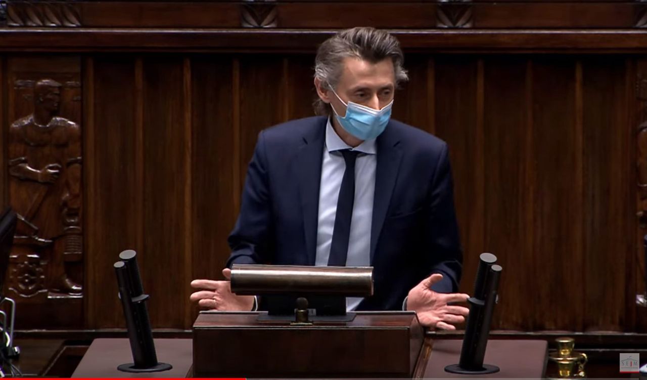 Poseł Lewicy narzeka na zarobki w Sejmie. Sam zgromadził pokaźny majątek