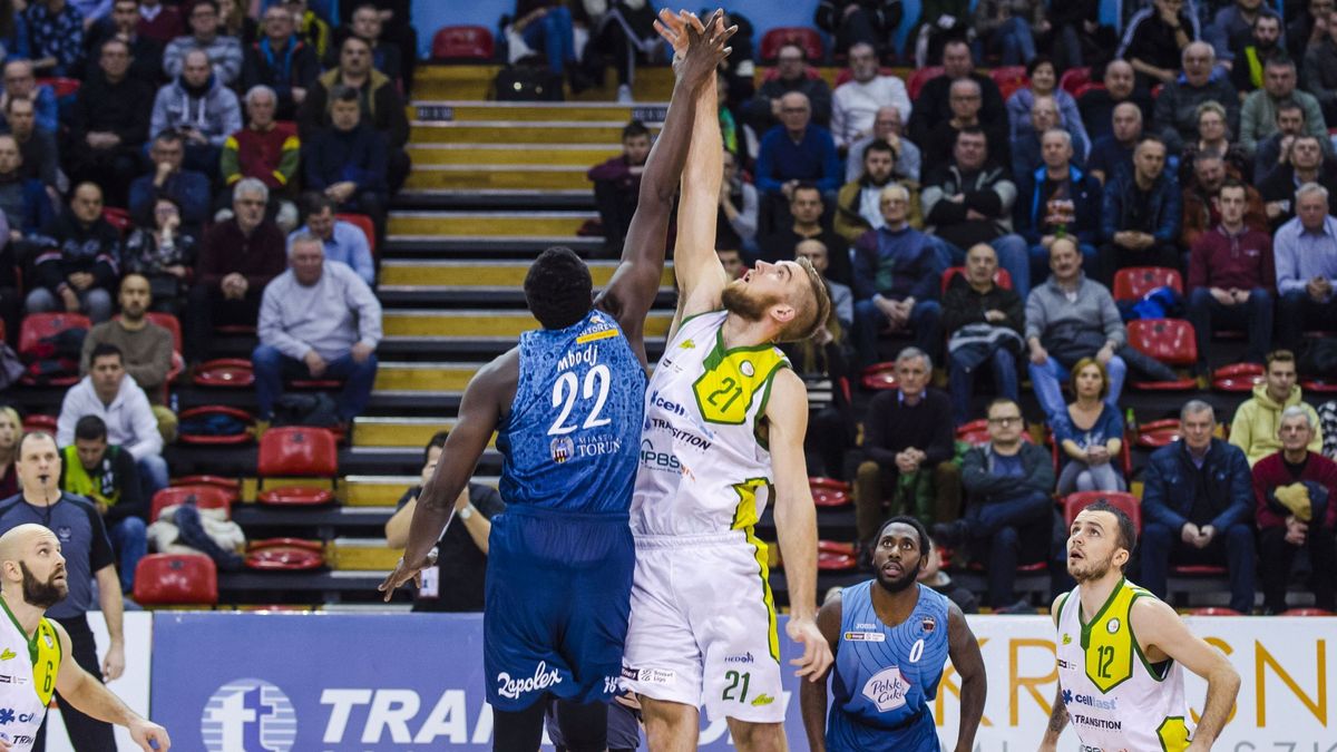 Newspix / Karol Słomka / Na zdjęciu: Mbodj w walce z Alexisem