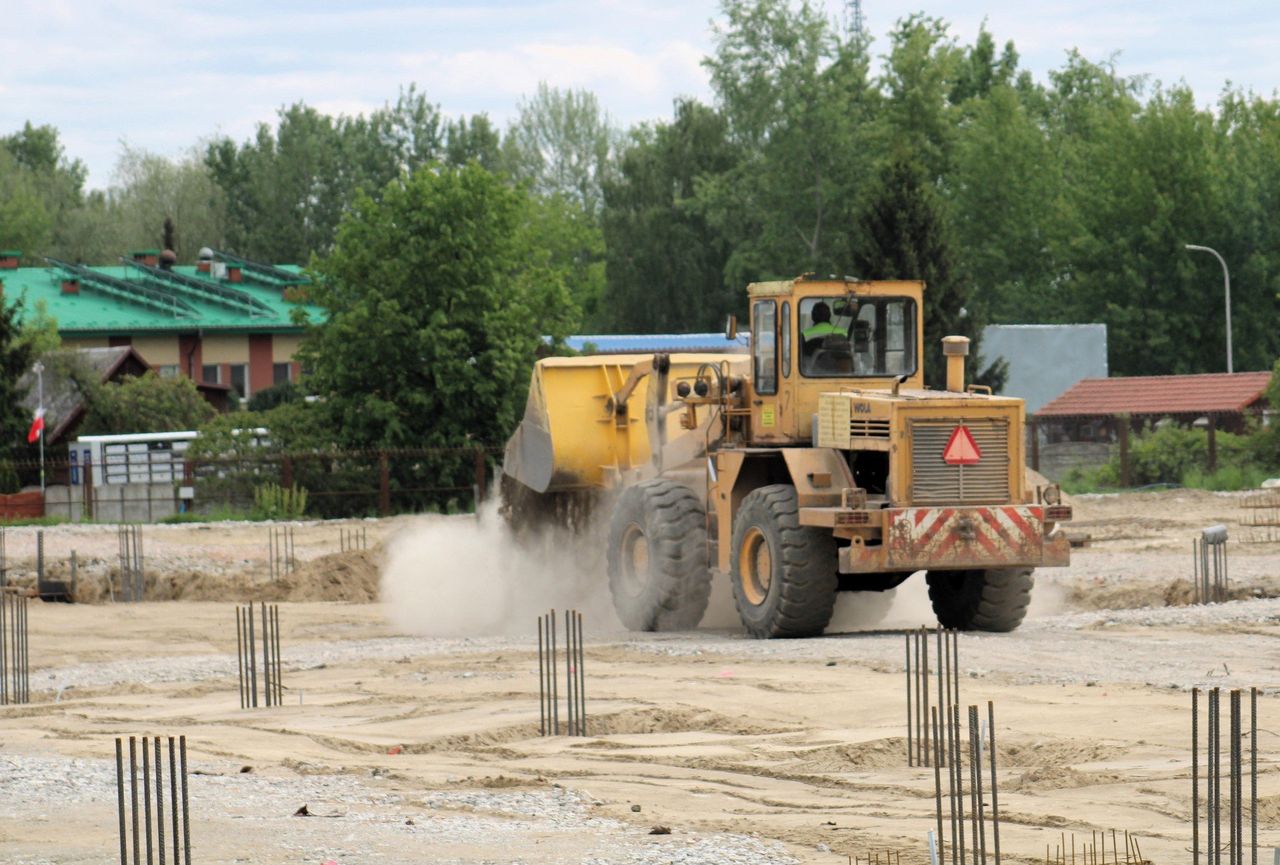 Ruszyła budowa Rock Park Tarnobrzeg. Tak wygląda teren pod nowy park handlowy i sklep Aldi