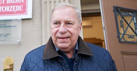 Nowe informacje w sprawie stanu zdrowia Jerzego Stuhra: "ODZYSKAŁ MOWĘ"
