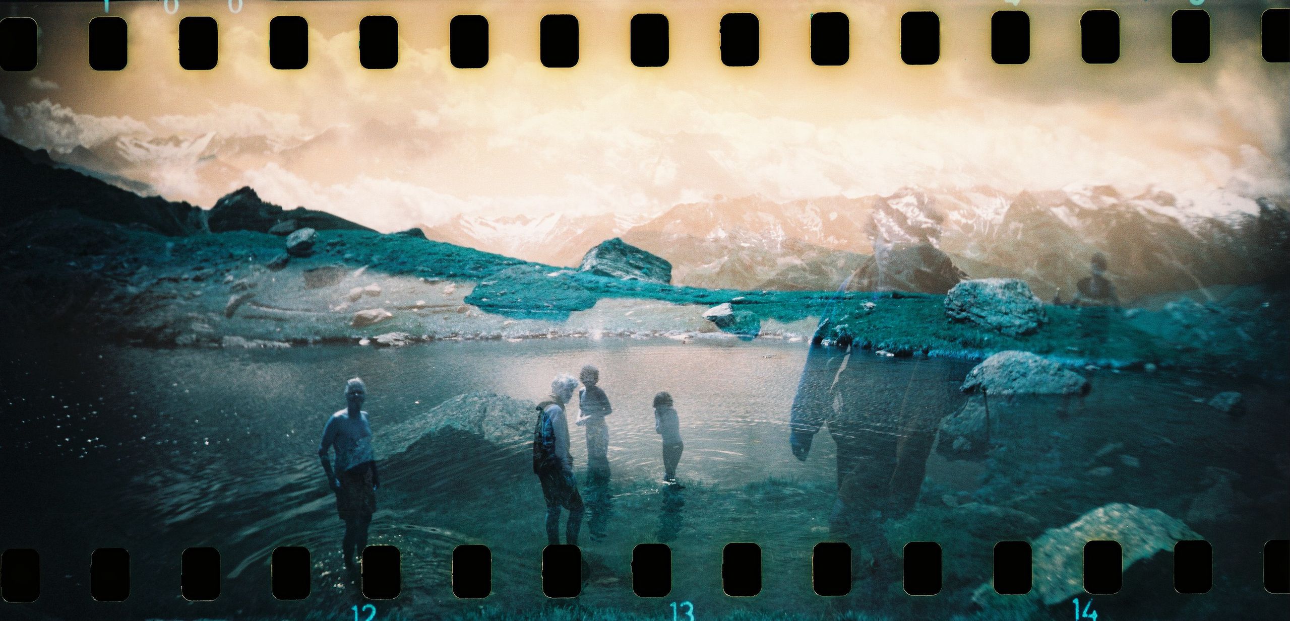 Fotografia tradycyjna umiera, a Lomography wskrzesza Turquoise 2