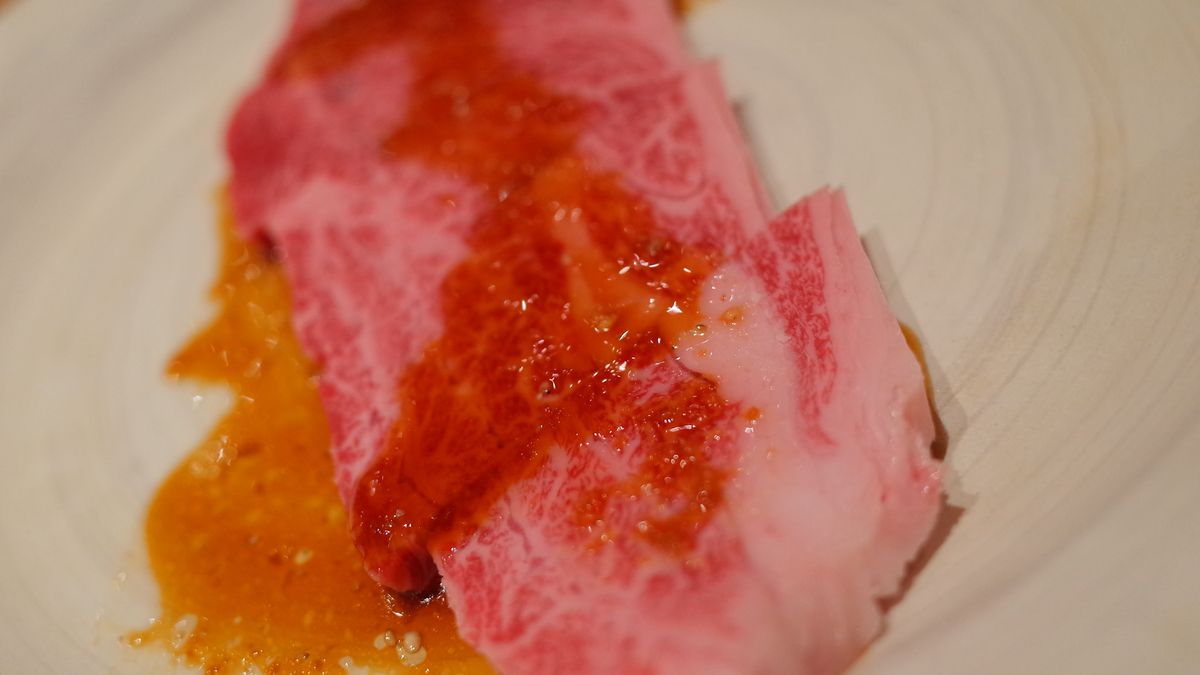 Surowa polędwica z jagnięciny australijskiej bez kości (mięso i tłuszcz)