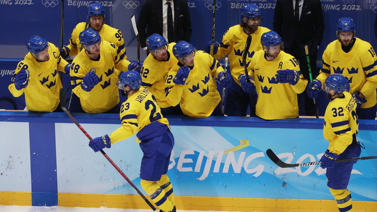 Zdjęcie okładkowe artykułu: PAP/EPA / JEROME FAVRE / Na zdjęciu: Szwedzi cieszą się z gola