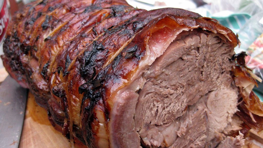 Pieczona polędwica z jagnięciny australijskiej bez kości (mięso i tłuszcz)