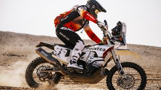 Konrad Dąbrowski wygrywa Baja Quatar