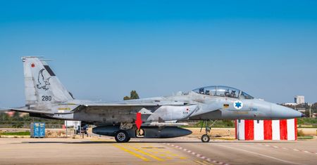 Izraelskie F-15 latające nad Iranem. Ładunek niektórych zaskakuje