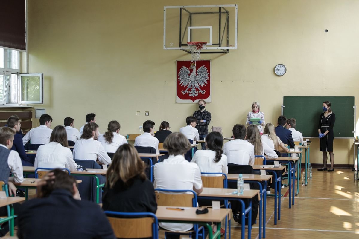 Matura próbna 2021. W środę uczniowie zdawali egzamin z języka polskiego na poziomie podstawowym / Forum