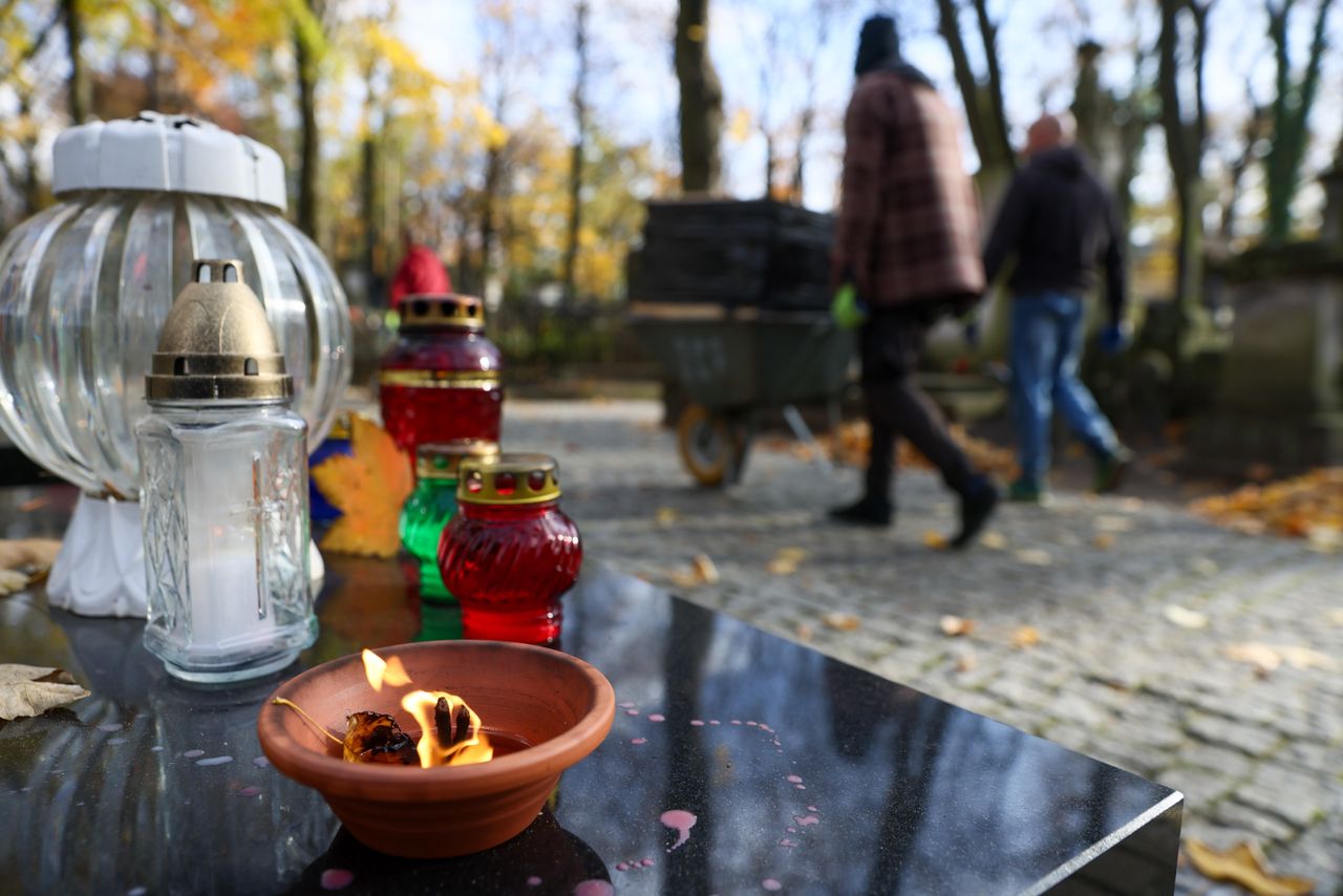 Teściowie mieli zbezcześcić grób 23-latki