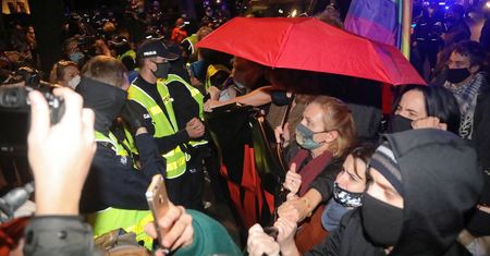 Aborcja w Polsce. Kolejny protest w Warszawie po decyzji TK. Jesteśmy na miejscu