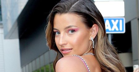 Zachwyca w białym bikini. Wakacje spędza na modnej wyspie