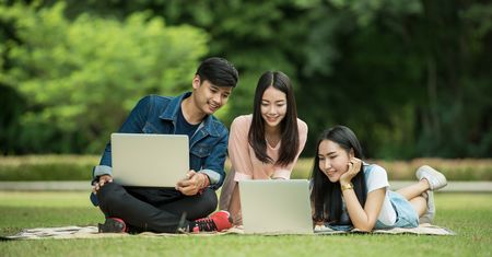 "Erasmus+ wraca do Wielkiej Brytanii i Szwajcarii. Polscy studenci znów pojadą na renomowane uczelnie".