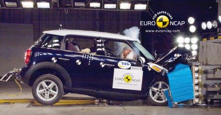Mini Countryman rozwalony na piątkę!