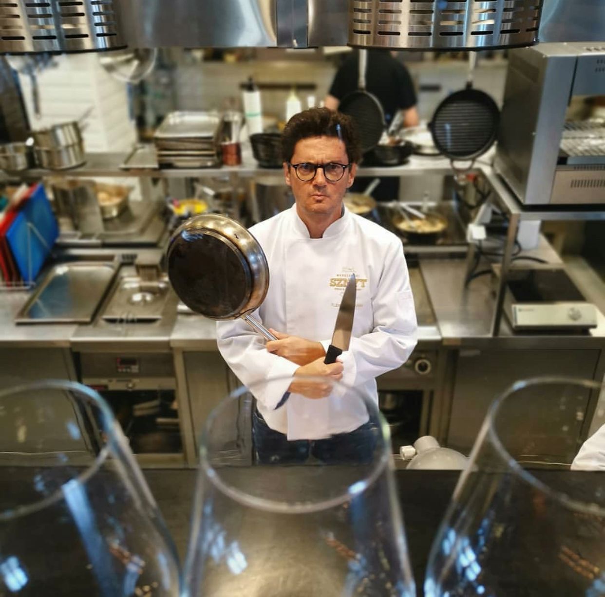 Kuba Wojewódzki otwiera restaurację