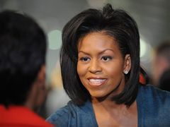 Michelle Obama sadzi kwiaty