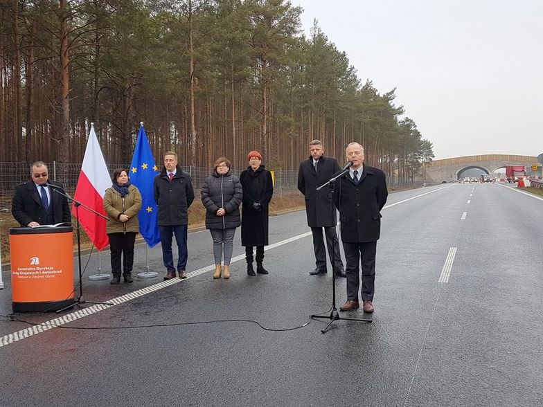 Minister Elżbieta Rafalska podczas otwarcia 17-kilometrowego odcinka ekspresówki.