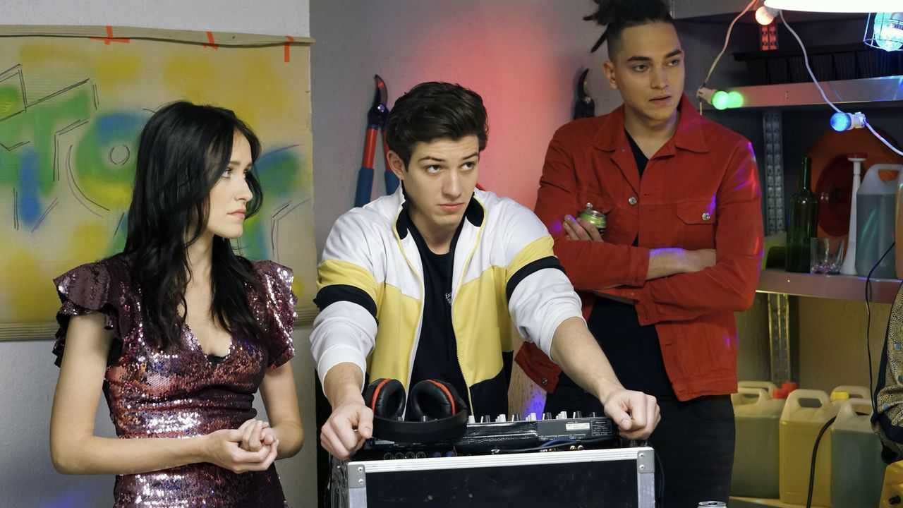 Barwy szczęścia - Justin namówi Kajtka na udział w reality show?