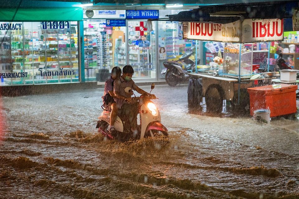 Powodzie w Delhi: Główne drogi pod wodą podczas wezbrań rzeki Jamuny