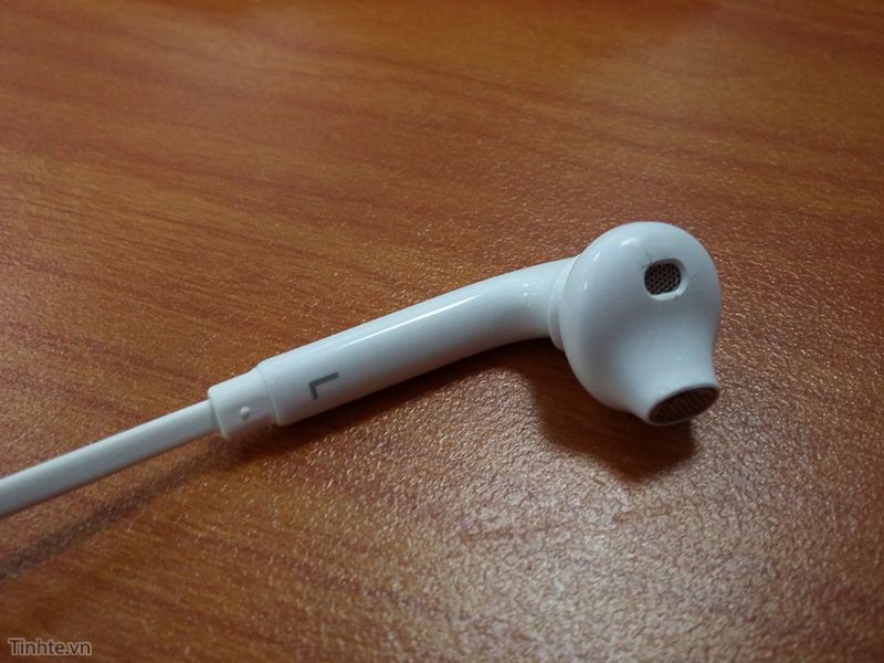 Samsung może mocno odświeżyć słuchawki dla Galaxy S6. Będą podobne do tych od iPhone'a? 3