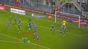 Perfekcyjnie przymierzył. Efektowny gol w PKO Ekstraklasie [WIDEO]