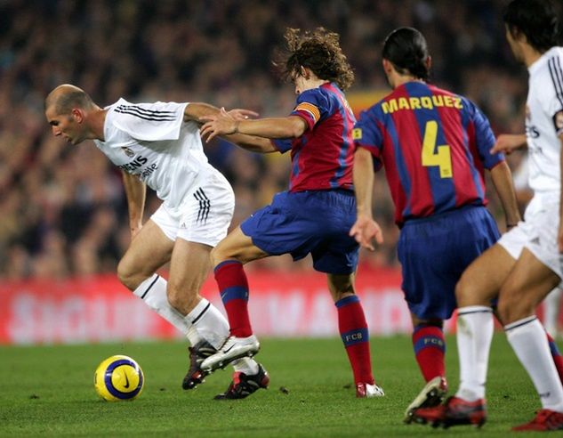 Jako piłkarz Zidane na Camp Nou częściej zwyciężał niż przegrywał (fot. AFP)