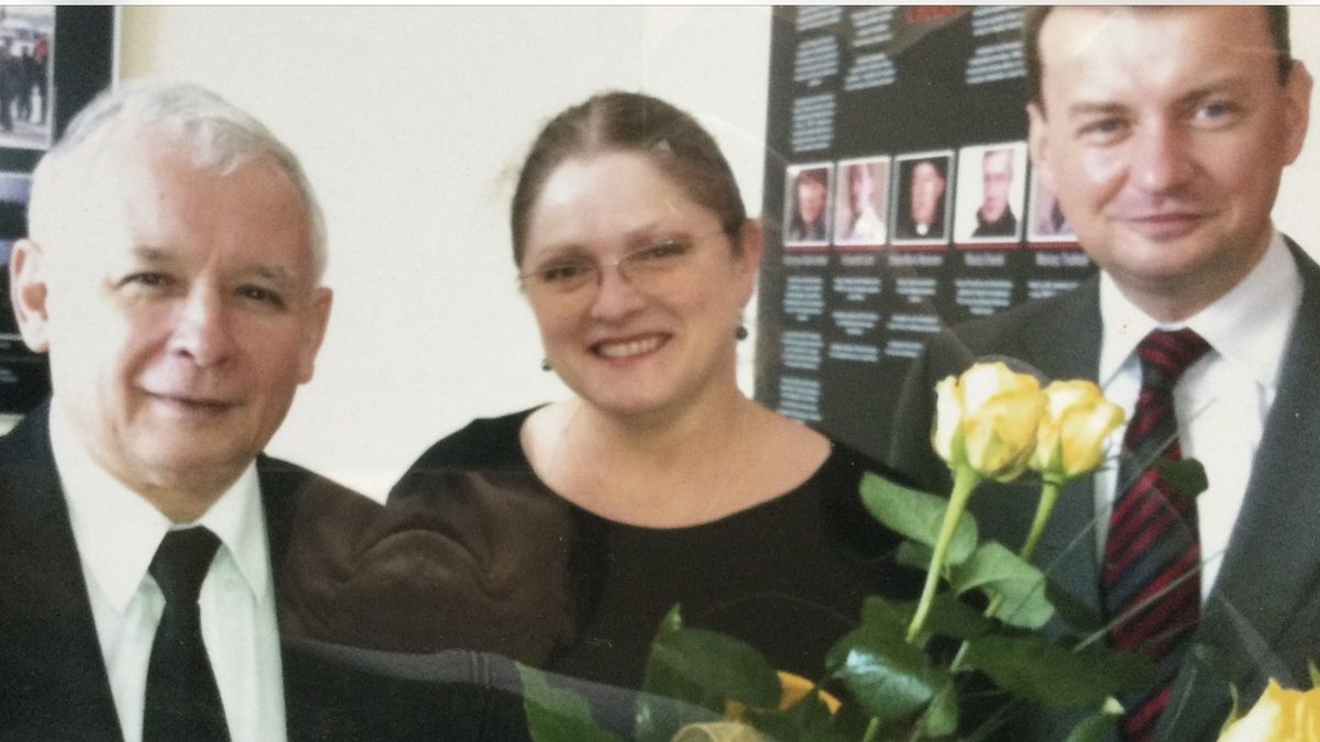 Na odbiciu fotografii widać Krystynę Pawłowicz