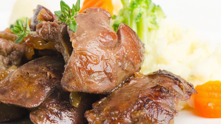 Wątroba jagnięca smażona na patelni