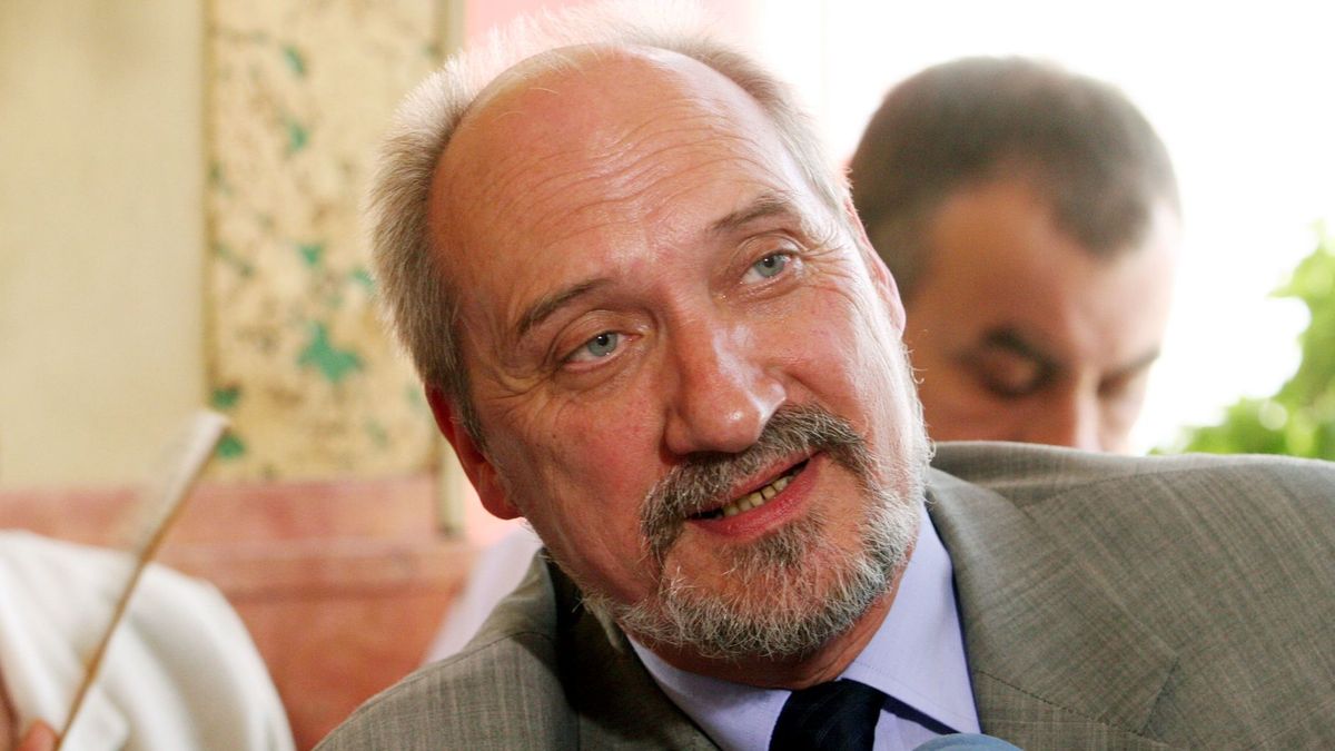 Minister Obrony Narodowej Antoni Maciarewicz