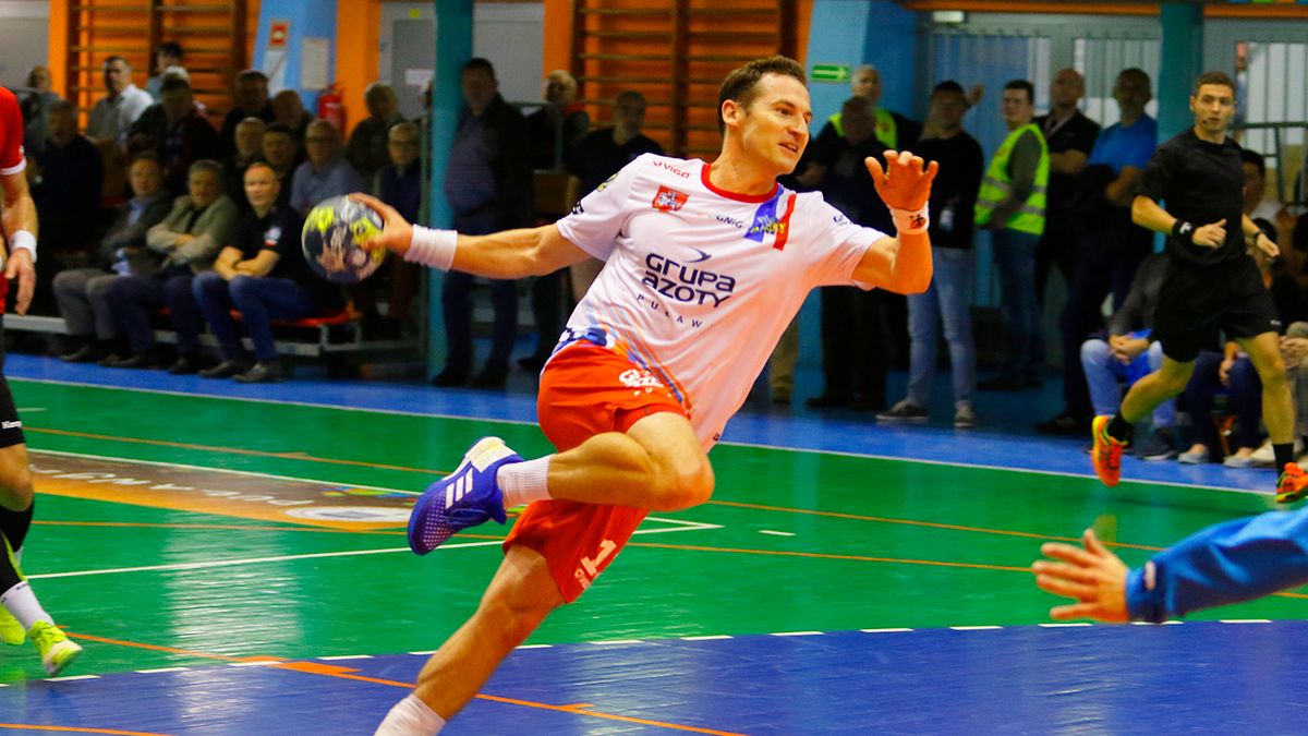 Materiały prasowe / KS AZOTY PUŁAWY / PGNIG SUPERLIGA / Na zdjęciu: Adam Skrabania w akcji