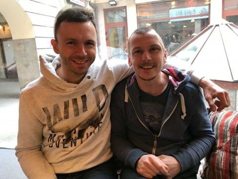 Dwaj uratowani z lawiny pod Rysami. Zdjęcie wykonano niecały miesiąc po wypadku. Maciej Bedrejczuk (po prawej) dopiero rozpoczynał wtedy walkę o powrót do pełnej sprawności. Tomasz Klimczak miał problemy z łokciem