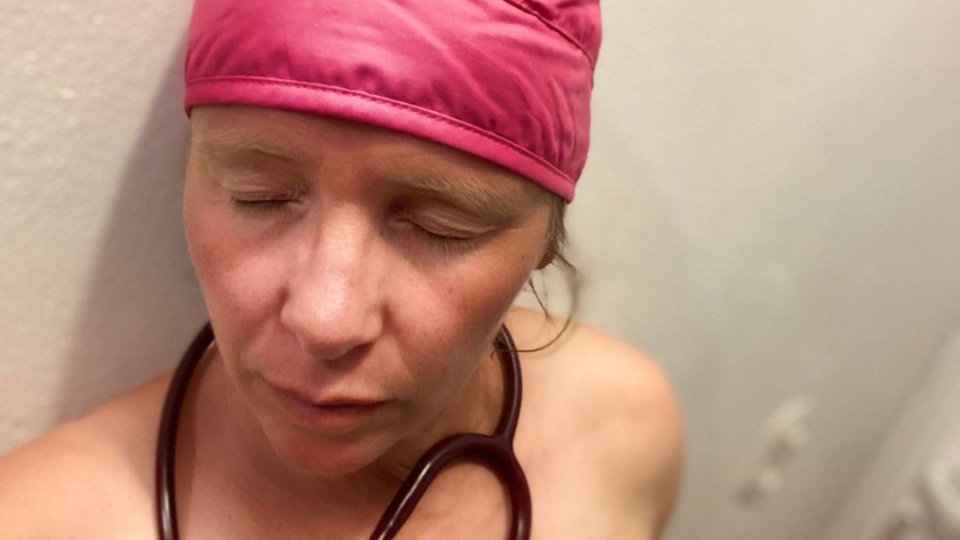 Niemcy. Nagi protest lekarzy