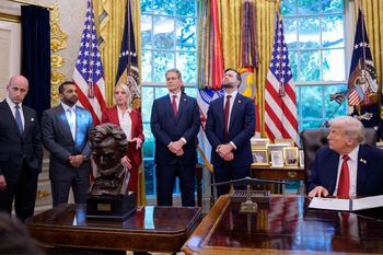 Trump obiecuje ułaskawienia swoim ludziom. Obawy ekspertów rosną