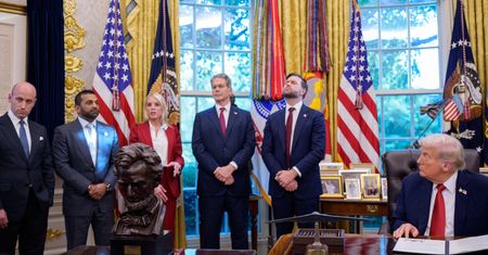 Trump obiecuje ułaskawienia swoim ludziom. Obawy ekspertów rosną