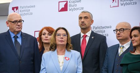 Senacka większość jednak pęka? "Kwestia otwarta" i dyskusje o wicemarszałku z PiS