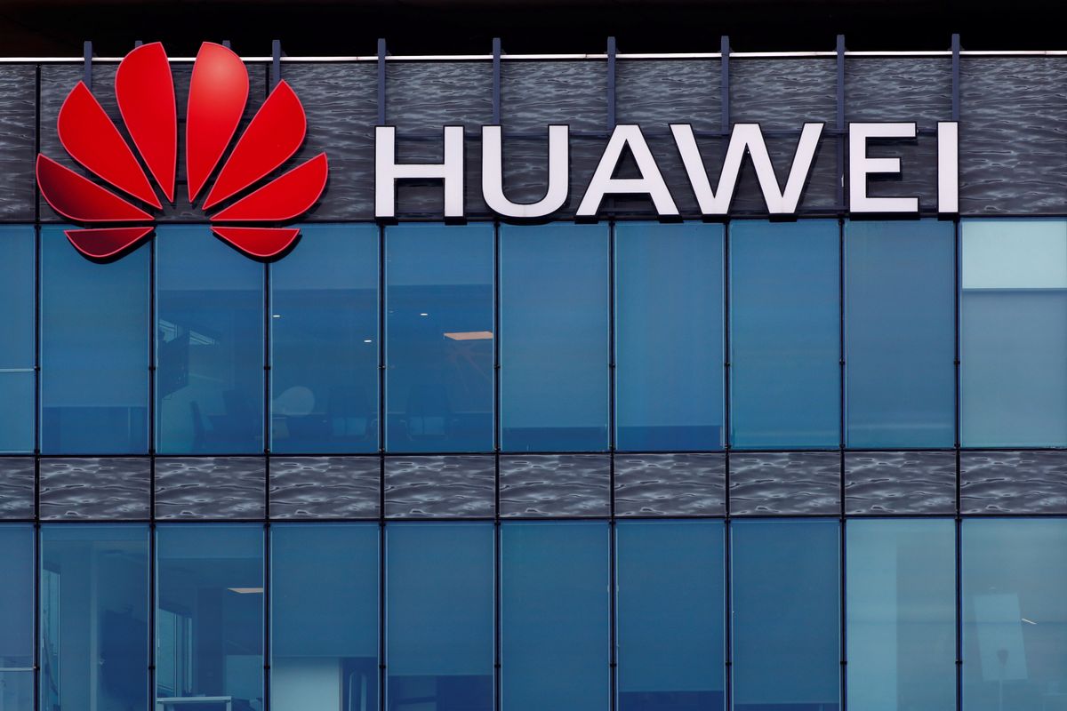 Wykluczenie Huaweia z kraju będzie kosztować Polskę 20 mld zł