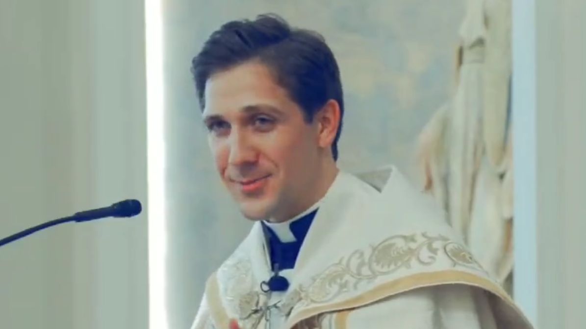 Ksiądz udzielił ślubu swojemu przyjacielowi z dzieciństwa 