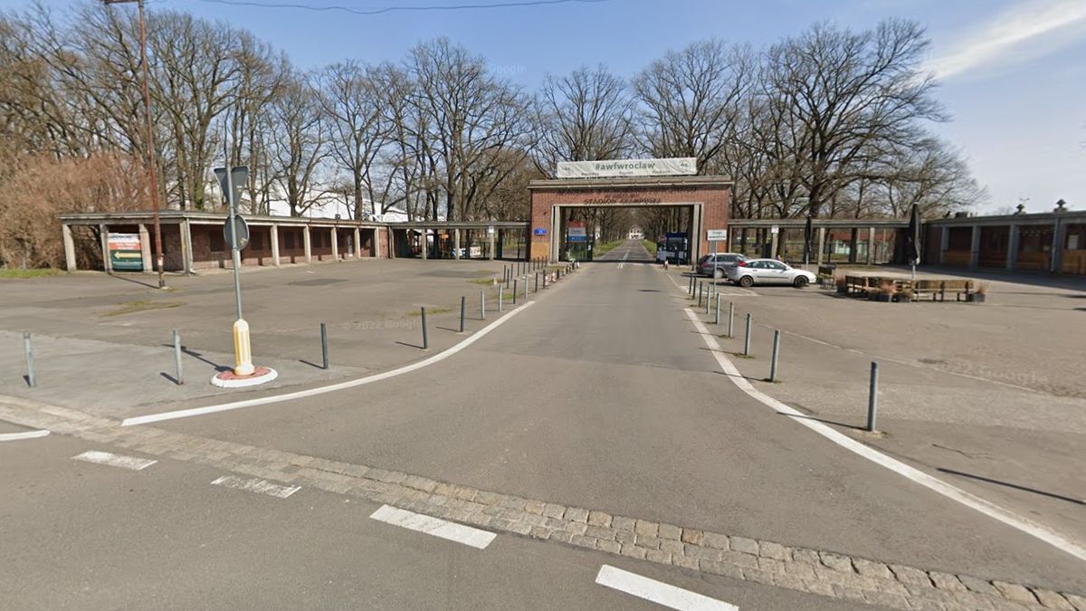 Wjazd na teren kompleksu Stadionu Olimpijskiego