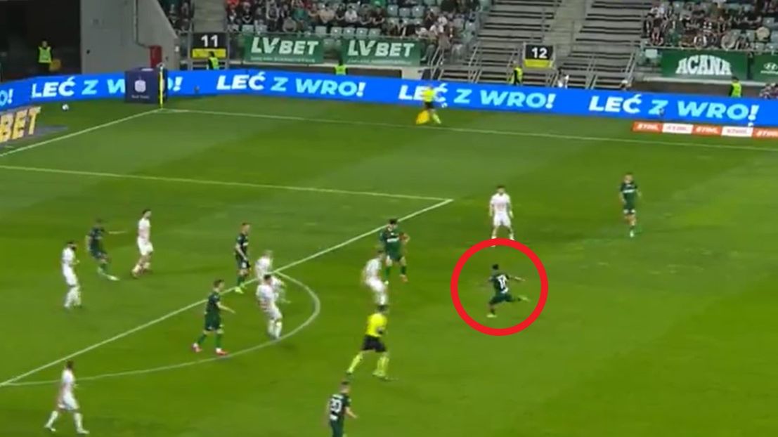 Twitter / Canal+Sport / Piękna bramka Nahuela Leivy