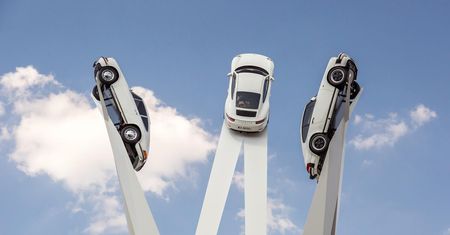 Porsche przedstawiło rzeźbę z 911 (991) po liftingu