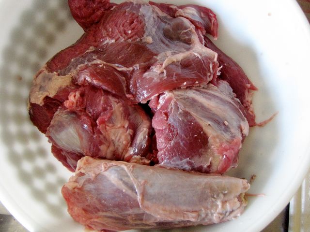 Surowe mięso jagnięce oddzielone mechanicznie