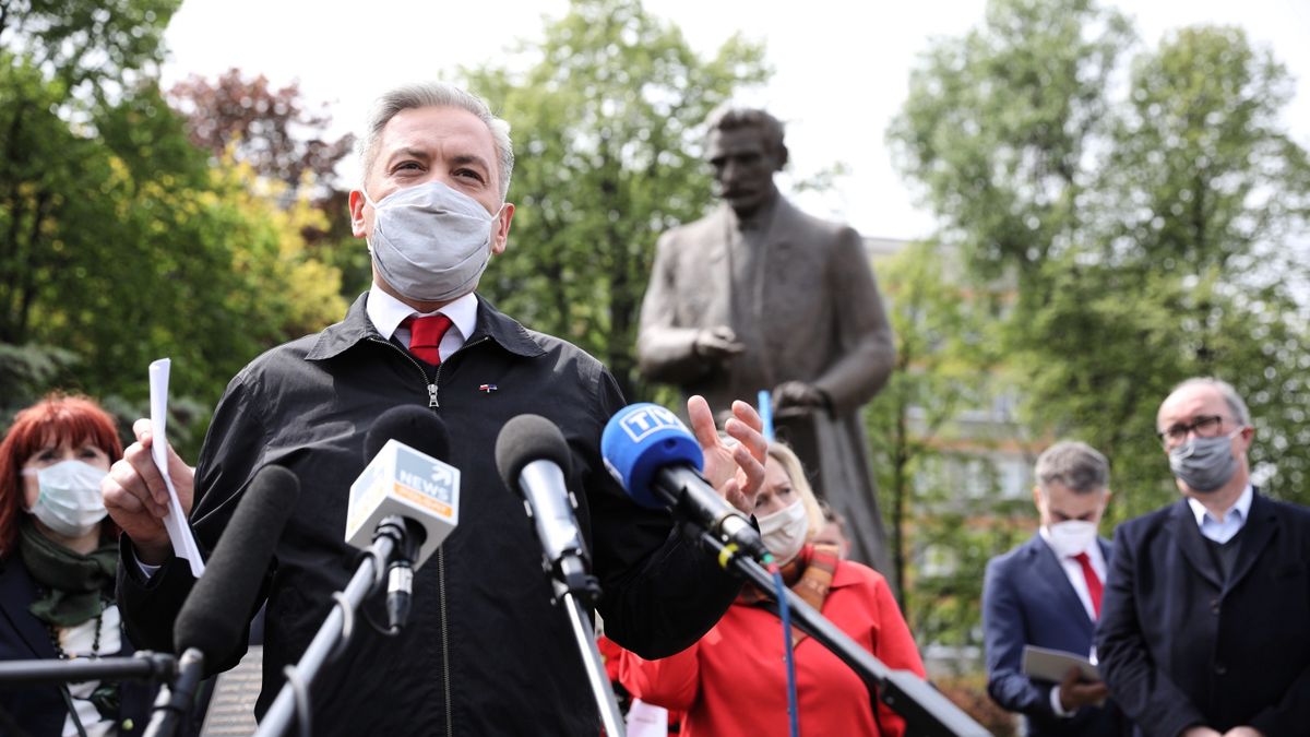 - Postulaty ludzi pracy nie są spełnione - mówił 1 maja Robert Biedroń.