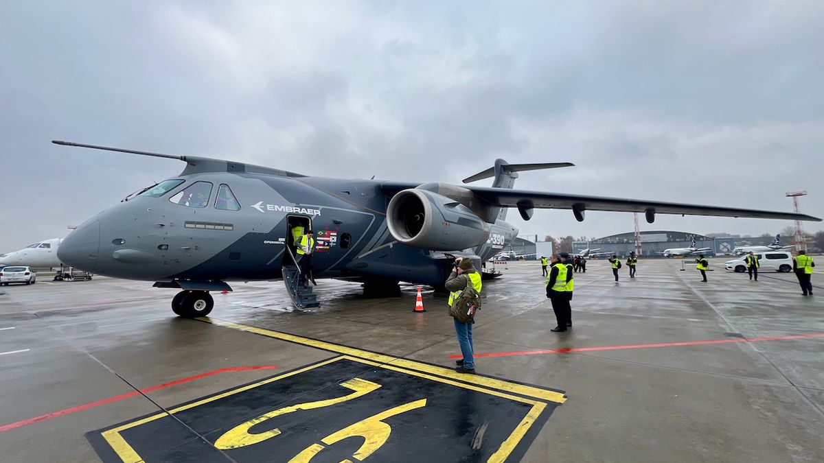Demonstracyjny Embraer C-390 Millennium przyleciał do Polski