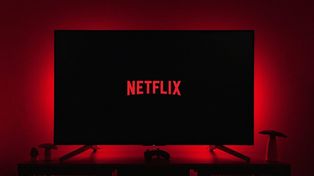 Wystarczyło tylko kilka godzin, by nowy polski thriller trafił do top 10 Netflixa. Kryminał już dziś podbija platformę